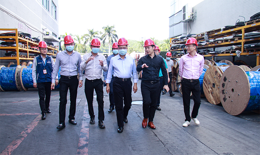 鳳崗鎮(zhèn)委書(shū)記張耀洪一行視察民興電纜